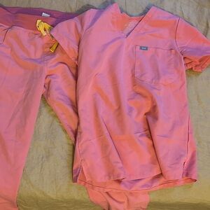 Figs Pink Scrub Set Small